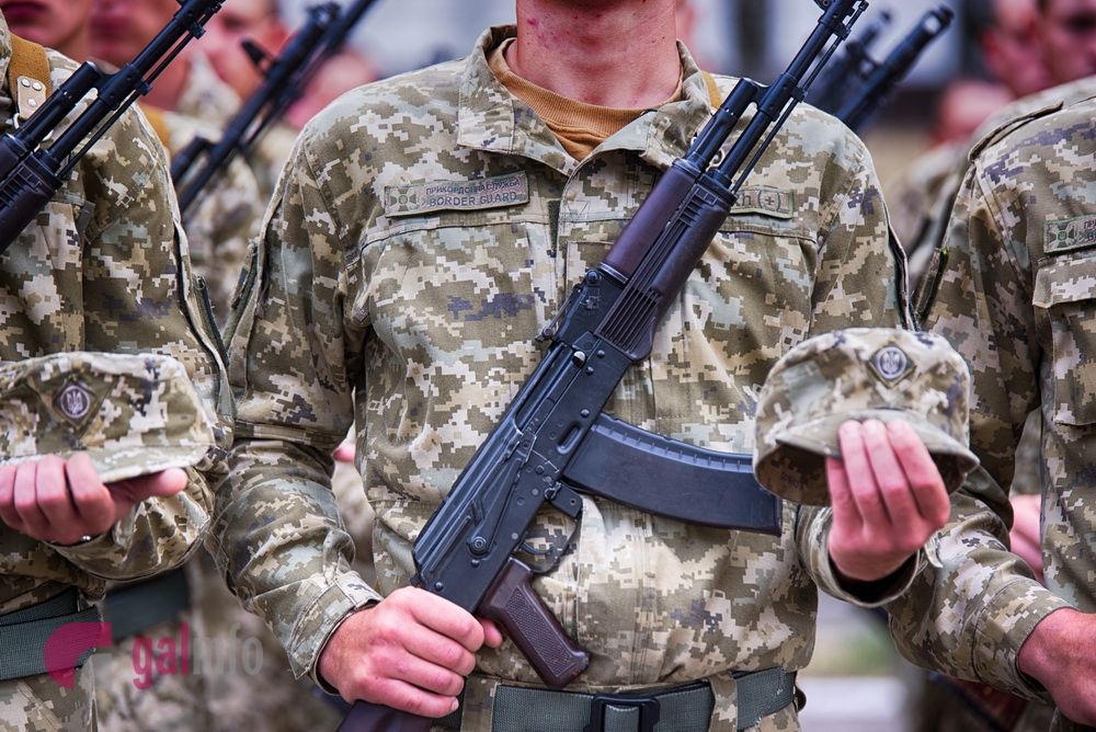 Полторак підписав наказ про призов офіцерів на військову службу Полторак підписав наказ про призов офіцерів на військову службу