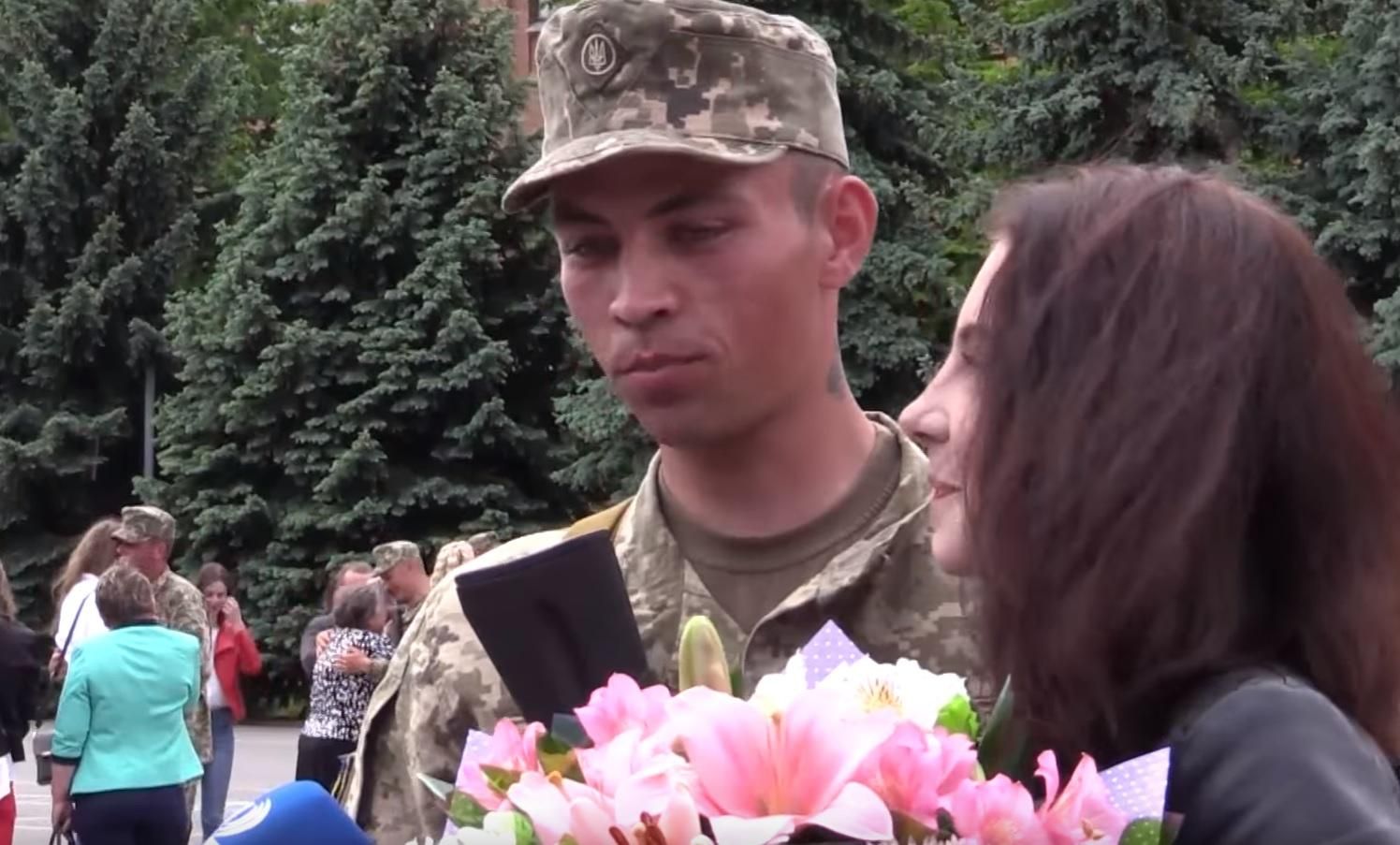 Военный удивил незаурядным поступком: опубликовали видео Военный удивил незаурядным поступком: опубликовали видео