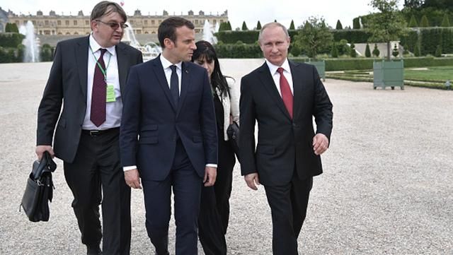 Зустріч Макрона з Путіном: відшмагав та ще й поглумився – журналіст Зустріч Макрона з Путіном: відшмагав та ще й поглумився – журналіст
