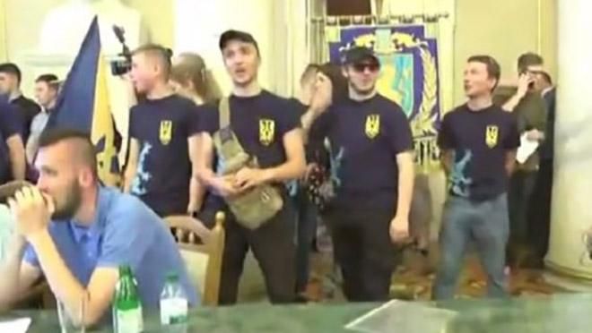 Радикали залишили будівлю Львівської облради Радикали залишили будівлю Львівської облради