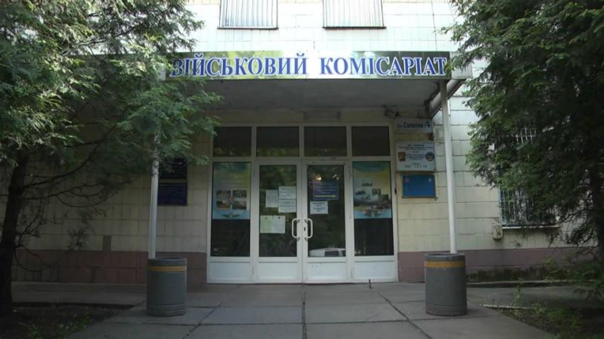 Призвуть кілька тисяч випускників військових кафедр, – військовий експерт
Призвуть кілька тисяч випускників військових кафедр, – військовий експерт
