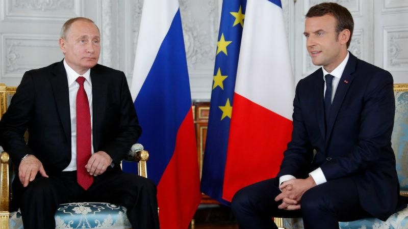 Візит Путіна до Макрона зобразили у в'їдливій карикатурі про бідність росіян Візит Путіна до Макрона зобразили у в'їдливій карикатурі про бідність росіян