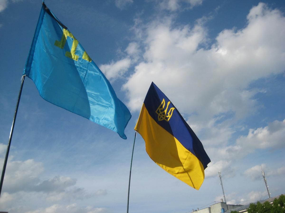 Окупанти грубо покарали кримського татарина за національний стяг
