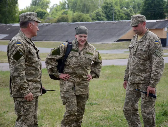 Надія Савченко приїхала на полігон у військовій формі