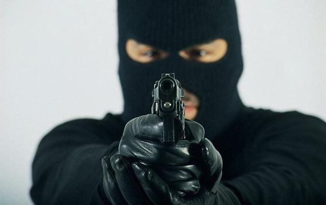 Люди в балаклавах открыли огонь на ферме в Винницкой области: есть пострадавшие Люди в балаклавах открыли огонь на ферме в Винницкой области: есть пострадавшие