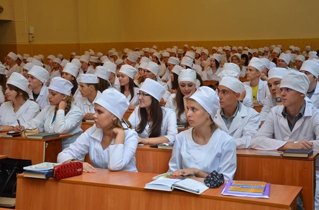 Студенты-медики больше не должны отрабатывать три года после окончания вуза Студенты-медики больше не должны отрабатывать три года после окончания вуза