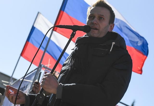 Навальный должен удалить фильм о коррупции Медведева, – решение суда