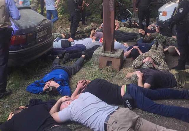 Спецоперація на Вінниччині: поліція затримала 42 озброєних рейдерів