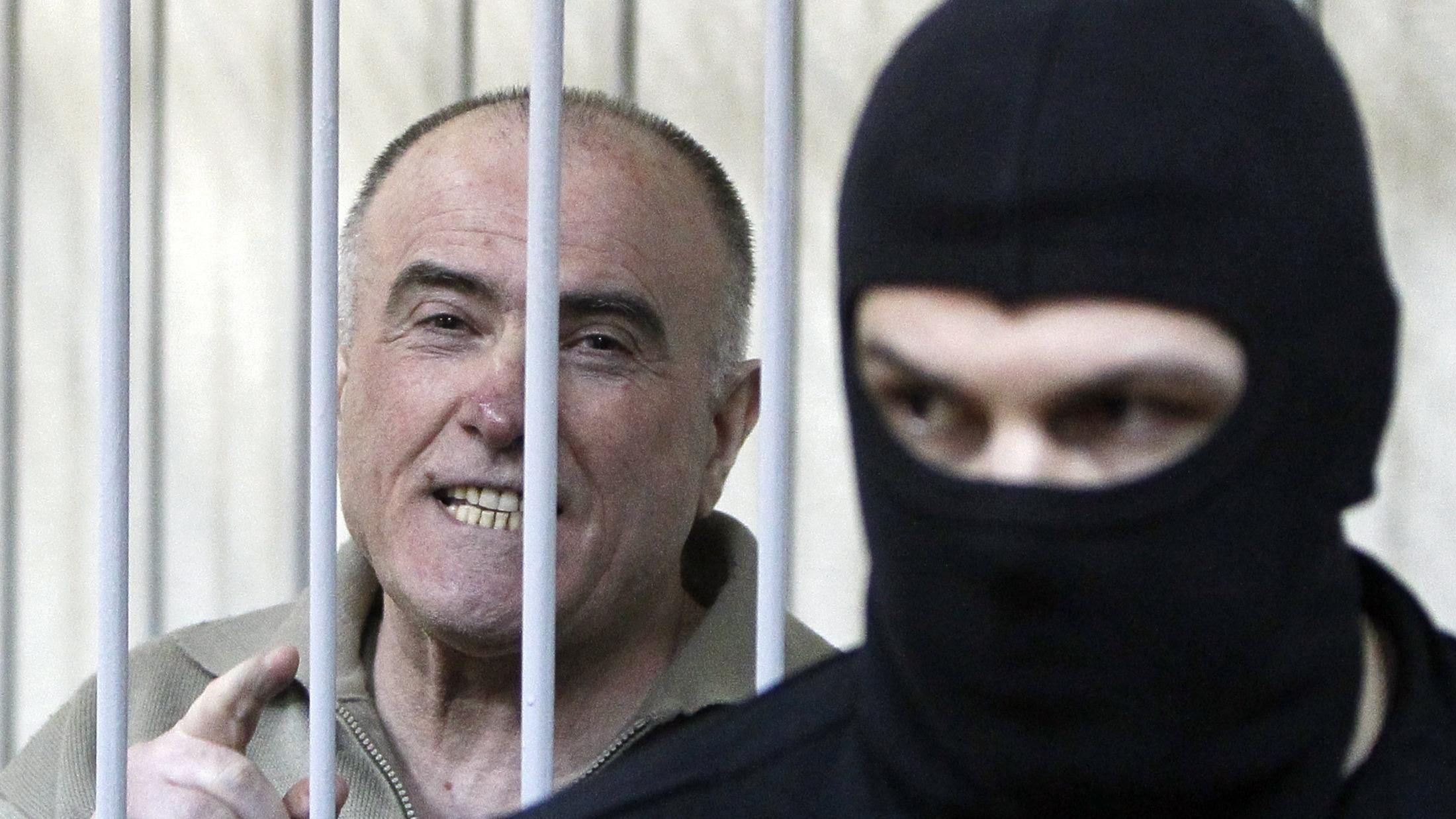 Вбивця Гонгадзе заявив про тиск з боку невідомих у масках в його камері Вбивця Гонгадзе заявив про тиск з боку невідомих у масках в його камері