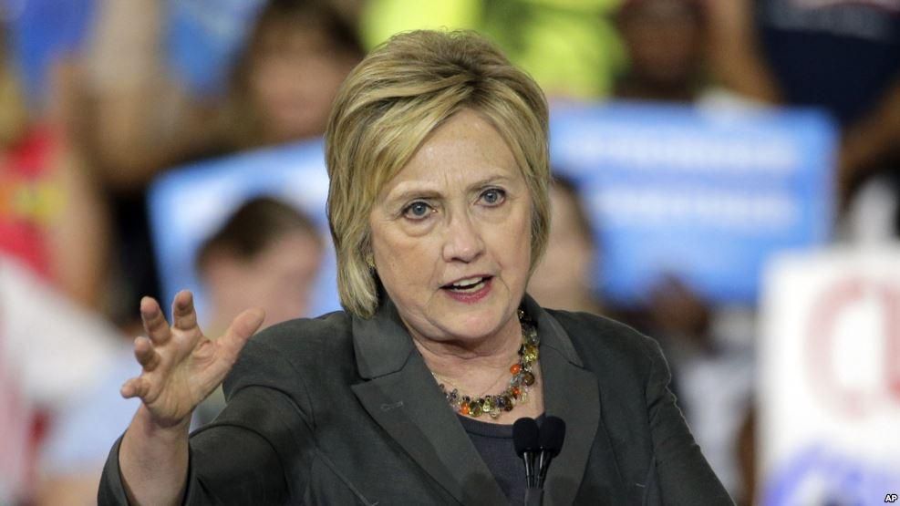 Клінтон зробила різку заяву щодо Трампа і його зв'язків із Росією Клінтон зробила різку заяву щодо Трампа і його зв'язків із Росією