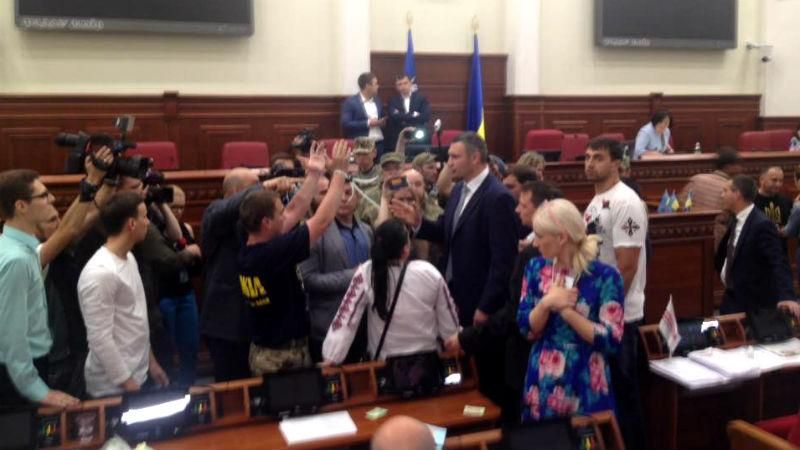 Бойцы дожали. Киевсовет проголосовал за предоставление официального статуса добробатам
