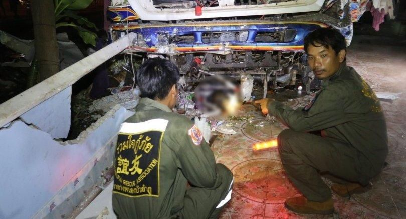 Вантажівка протаранила ресторан у Таїланді: з'явилися фото смертельної аварії Вантажівка протаранила ресторан у Таїланді: з'явилися фото смертельної аварії