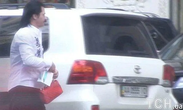 Павло Зібров прийшов на святкування ювілею Оксани Білозір Павло Зібров прийшов на святкування ювілею Оксани Білозір