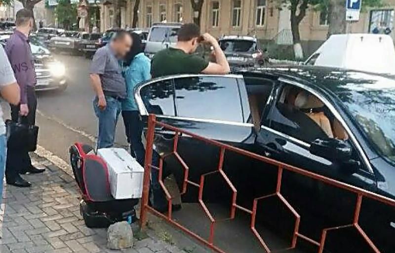СБУ затримала на хабарі начальника відділу управління ДФС Миколаївщини
СБУ затримала на хабарі начальника відділу управління ДФС Миколаївщини