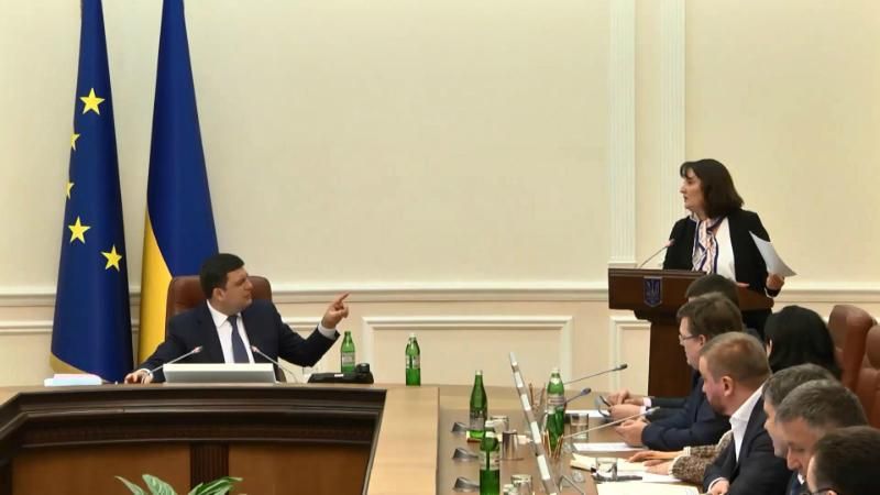 "Не задекларовані" 80 тисяч гривень Гройсмана і саботаж перевірок через бездіяльність НАЗК
"Не задекларовані" 80 тисяч гривень Гройсмана і саботаж перевірок через бездіяльність НАЗК