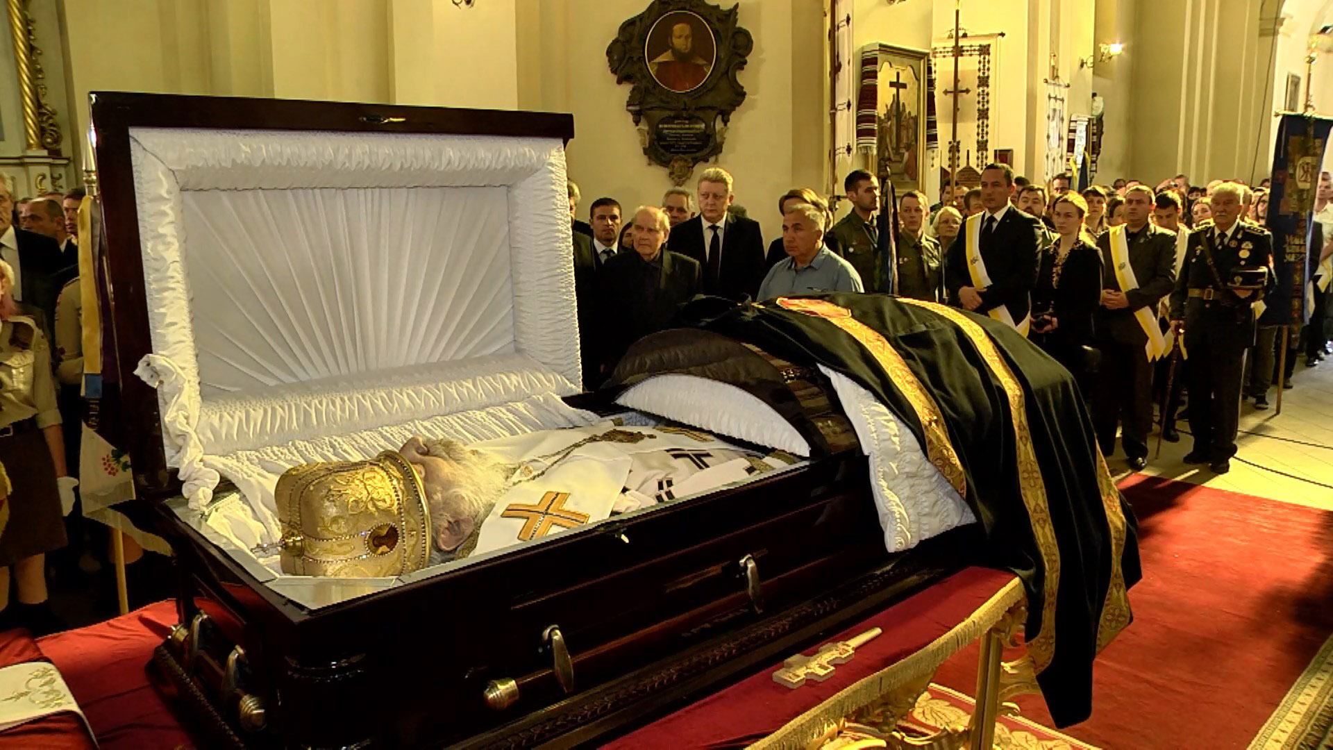 Його проводжали оплесками: як прощалися з великим українцем Любомиром Гузаром у Львові Його проводжали оплесками: як прощалися з великим українцем Любомиром Гузаром у Львові