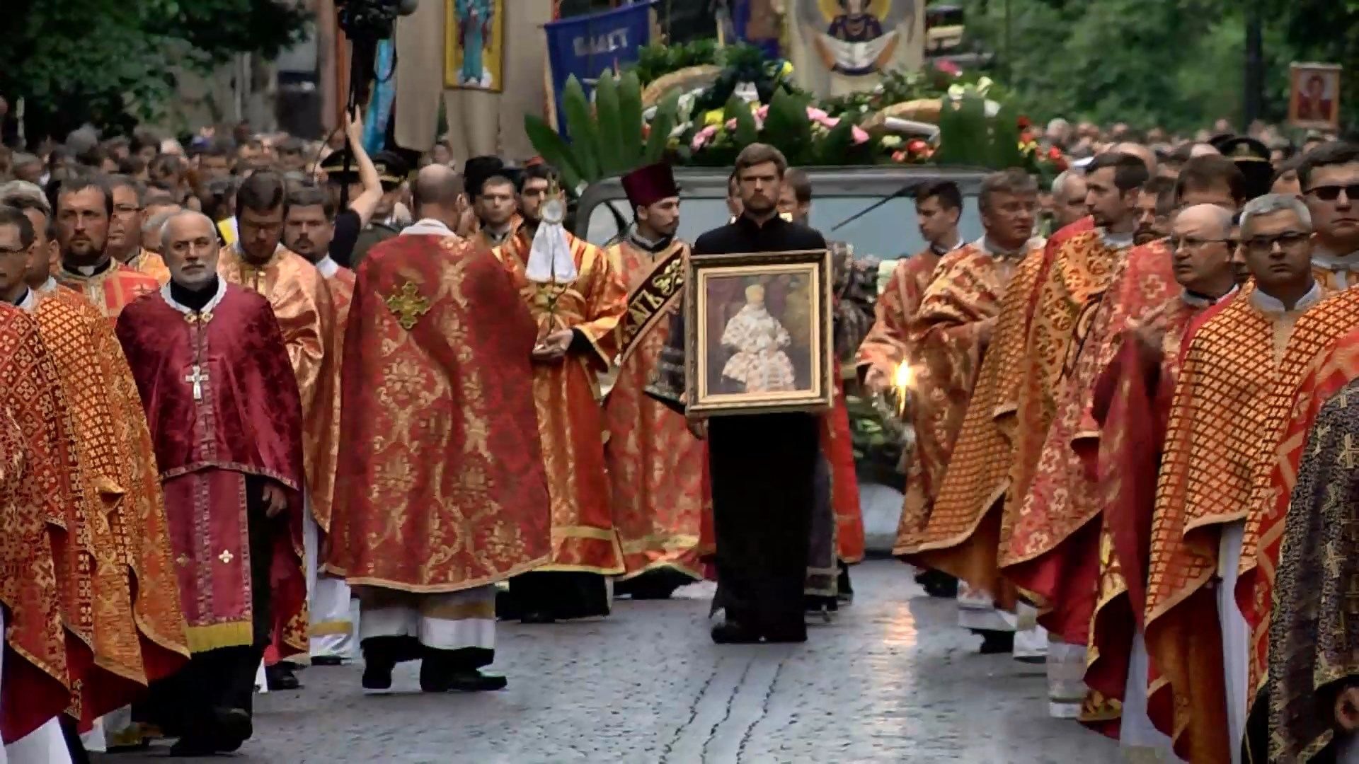 Тело Любомира Гузара привезли в Киев Тело Любомира Гузара привезли в Киев