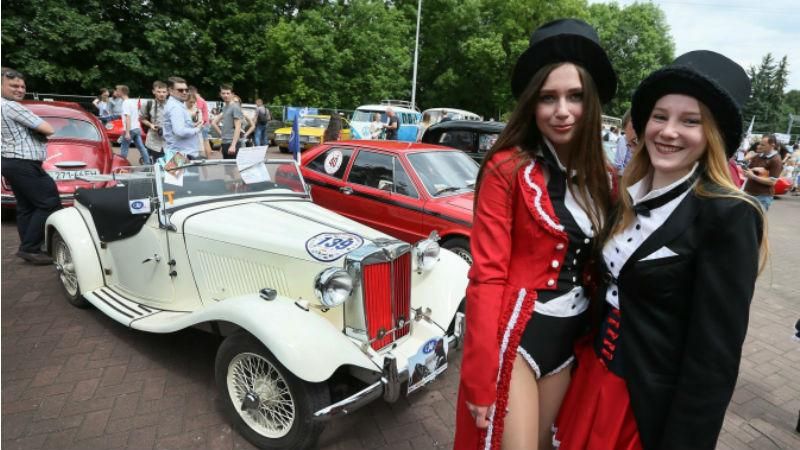 Міжнародний фестиваль ретро-автомобілів відбувається у Львові