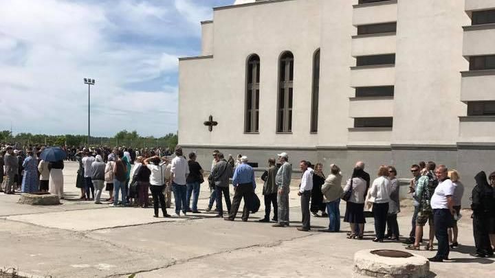Очередь на 3 часа: в Киеве прощаются с епископом Любомиром Гузаром Очередь на 3 часа: в Киеве прощаются с епископом Любомиром Гузаром
