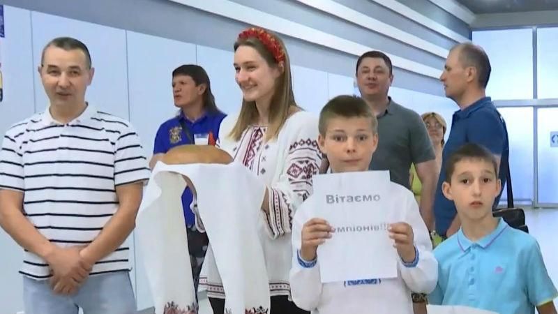 Українських кікбоксерів після тріумфальної перемоги зустріли в Києві Українських кікбоксерів після тріумфальної перемоги зустріли в Києві