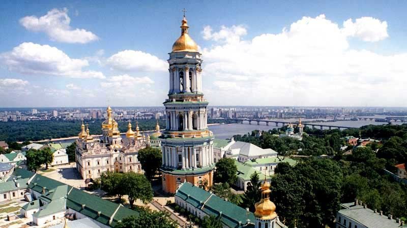 Измена в "сердце" Киева: колокольню Лавры до сих пор украшает герб России