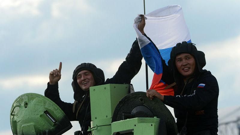 Россия подняла по тревоге войска на границе с Украиной и перекинула подразделения в Крым