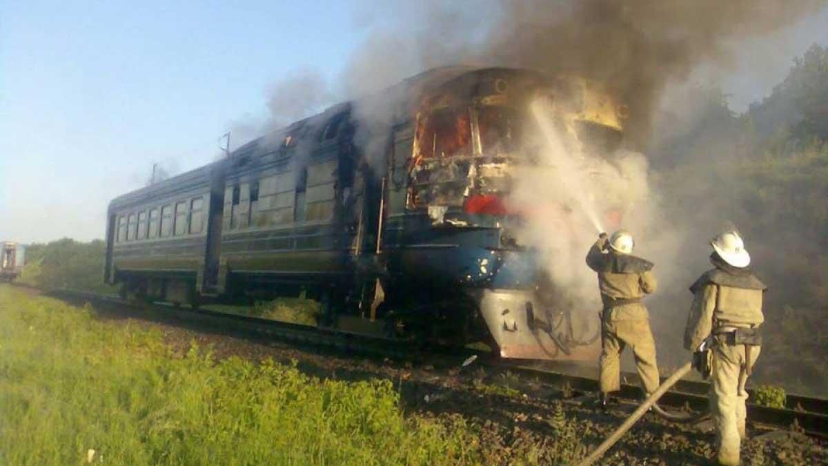 Потяг з пасажирами загорівся на Вінничині: опубліковані фото