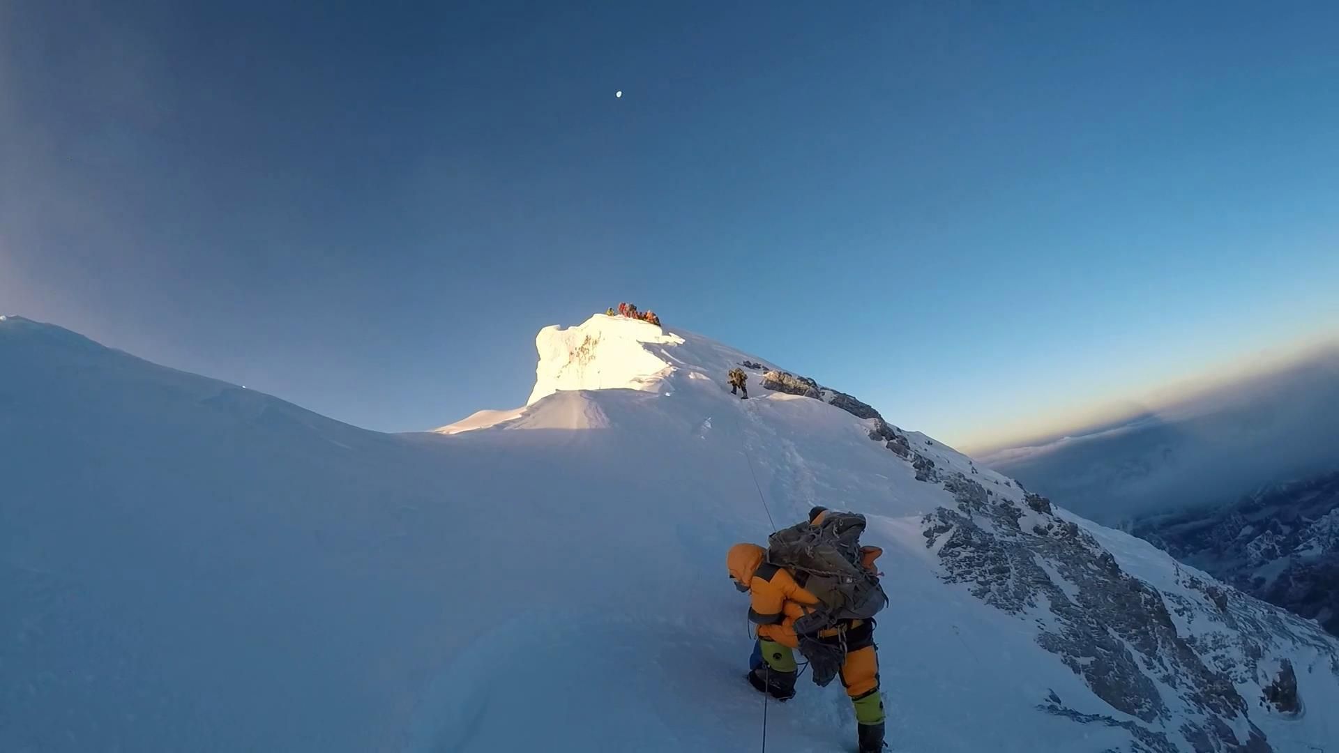 Харьковский преподаватель стал 19-м украинцем, покорившим Эверест Харьковский преподаватель стал 19-м украинцем, покорившим Эверест