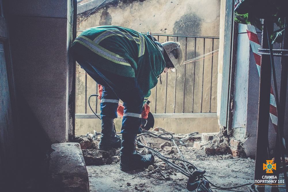 На Тернопільщині в будинку обвалився балкон, є постраждалі На Тернопільщині в будинку обвалився балкон, є постраждалі
