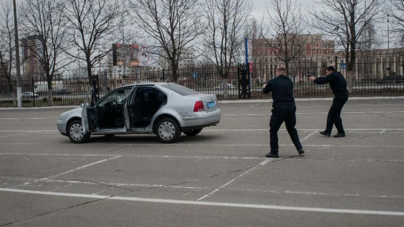 На трасі під Києвом влаштували стрілянину: є поранені 