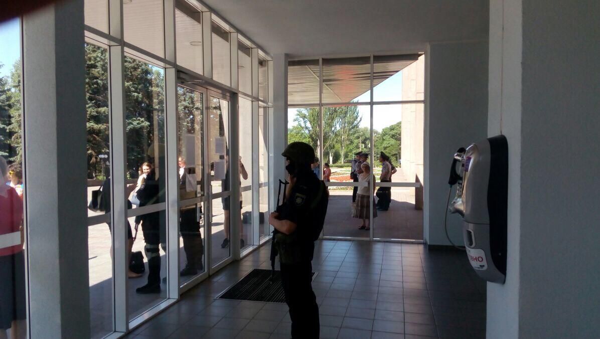 Чому прокуратура прийшла з обшуками до мерії Кривого Рогу: стали відомі деталі Чому прокуратура прийшла з обшуками до мерії Кривого Рогу: стали відомі деталі