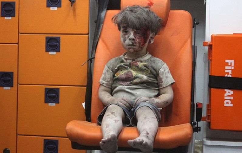Журналисты нашли мальчика, который стал символом войны в Сирии