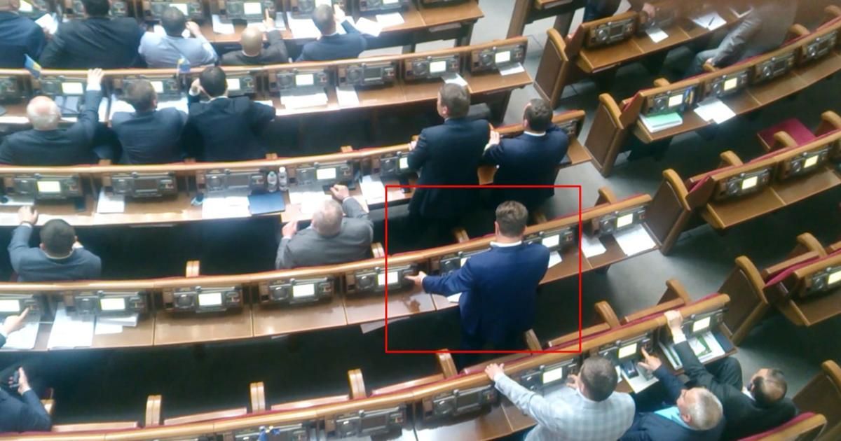 Назвали имена нардепов, которые кнопкодавили в мае Назвали имена нардепов, которые кнопкодавили в мае