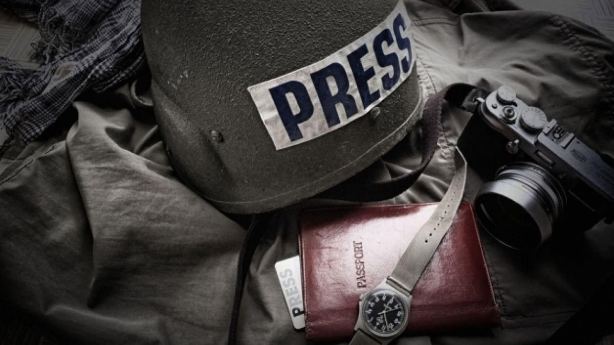 В зоне АТО бойцы поздравили журналистов с профессиональным праздником