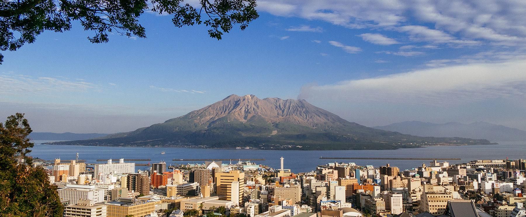 Виверження вулкану в Японії: з'явилися вражаючі відео стихії 