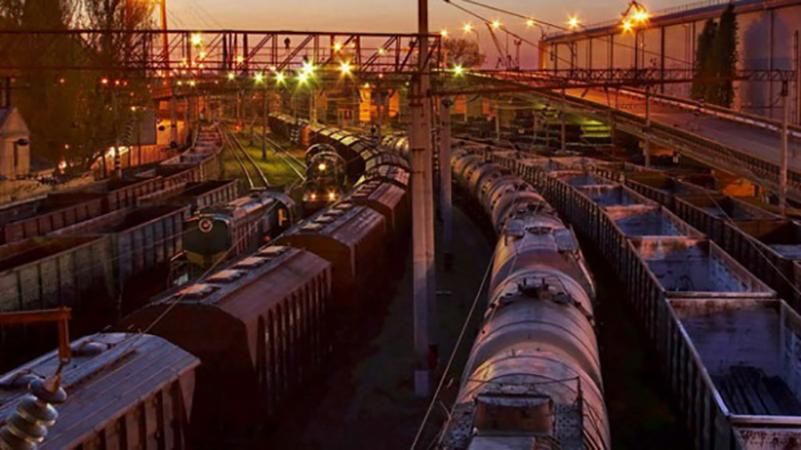 Укрзалізниця не зуміла забезпечити необхідну пропускну здатність для роботи маріупольських підприємств Укрзалізниця не зуміла забезпечити необхідну пропускну здатність для роботи маріупольських підприємств