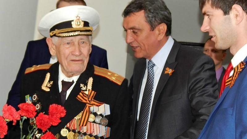 Полкухни и туалет: в оккупированном Крыму ветеранам "дарят" одну квартиру на двоих