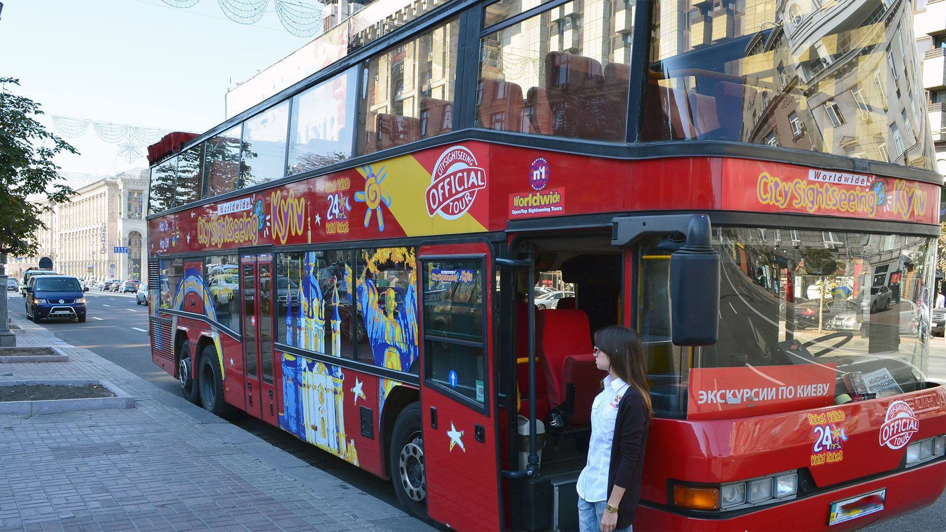 До Європи на кабріолеті: на честь безвізу у Києві влаштують вечірку на double-decker bus