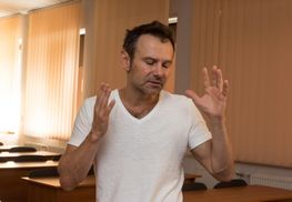 Вакарчук во время концерта потерял голос: видео