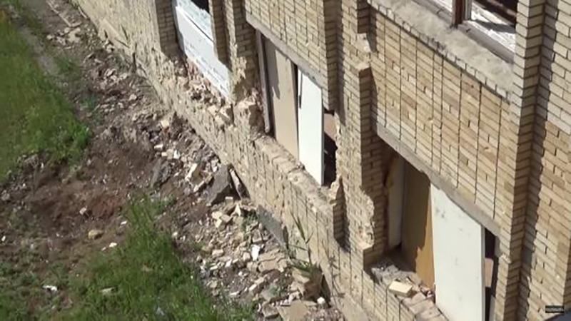 Террористы совершили обстрел школы в Красногоровке