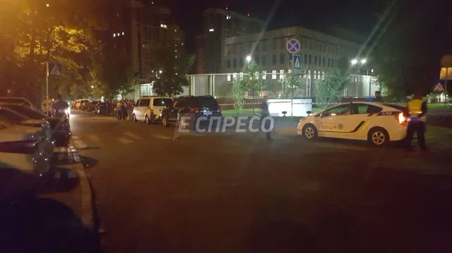 У Києві на території посольства США пролунав вибух У Києві на території посольства США пролунав вибух