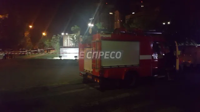 На місці інциденту працюють поліція та рятувальники На місці інциденту працюють поліція та рятувальники