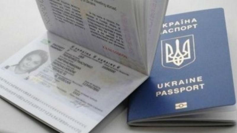 Мошенники наживаются на украинцах, которые стремятся изготовить биометрические паспорта, – ГМС