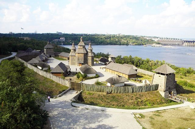 "Запорізьку Січ" підпалили невідомі: опубліковані фото