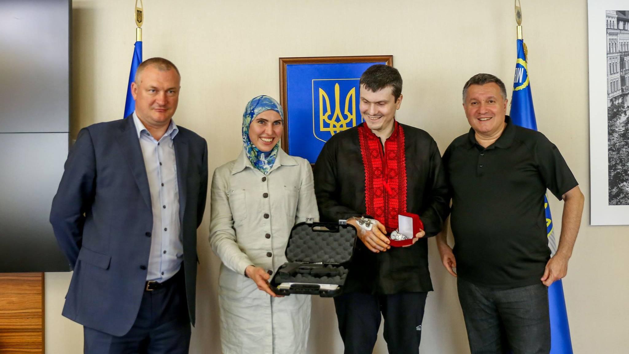 Аваков отметил наградами Осмаева и Окуеву, на которых было совершено покушение