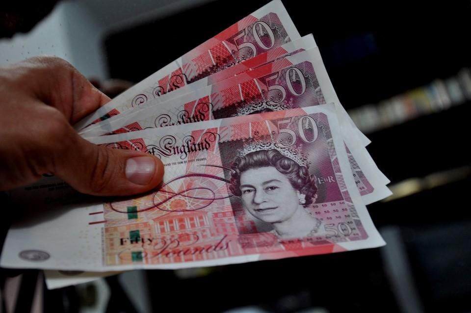 Британський фунт різко обвалився в ціні після виборів у країні