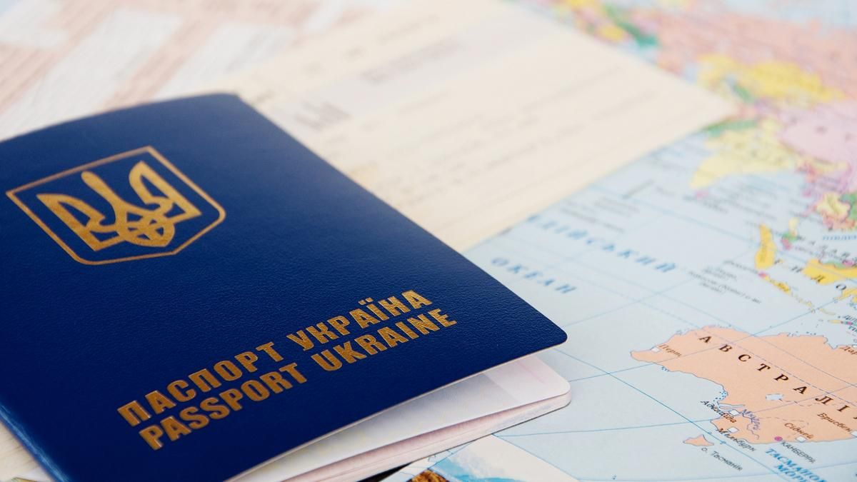 Безвіз та біометричні паспорти: які неприємності можуть очікувати жителів окупованих територій
