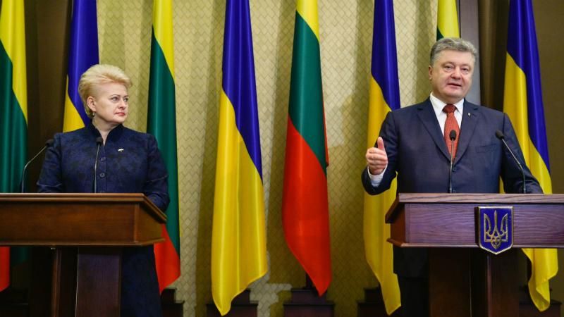 Говорити про подачу Україною заявки на членство в НАТО поки передчасно, – Порошенко