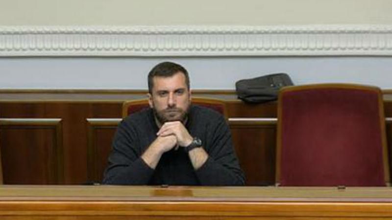 Ще один народний депутат виходить з фракції "Блок Петра Порошенка" Ще один народний депутат виходить з фракції "Блок Петра Порошенка"