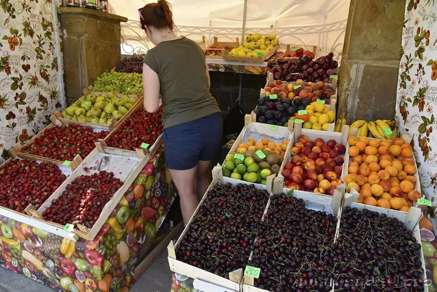 Ціни на фрукти у Криму є дуже високими